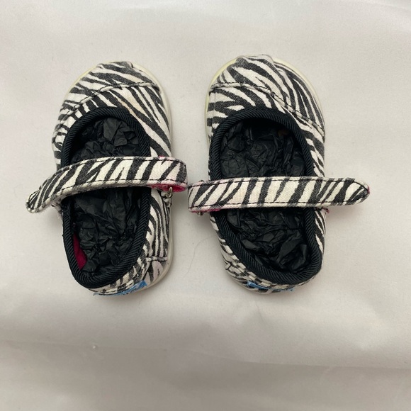 Baby Zebra Toms Size T4 - Picture 4 of 6